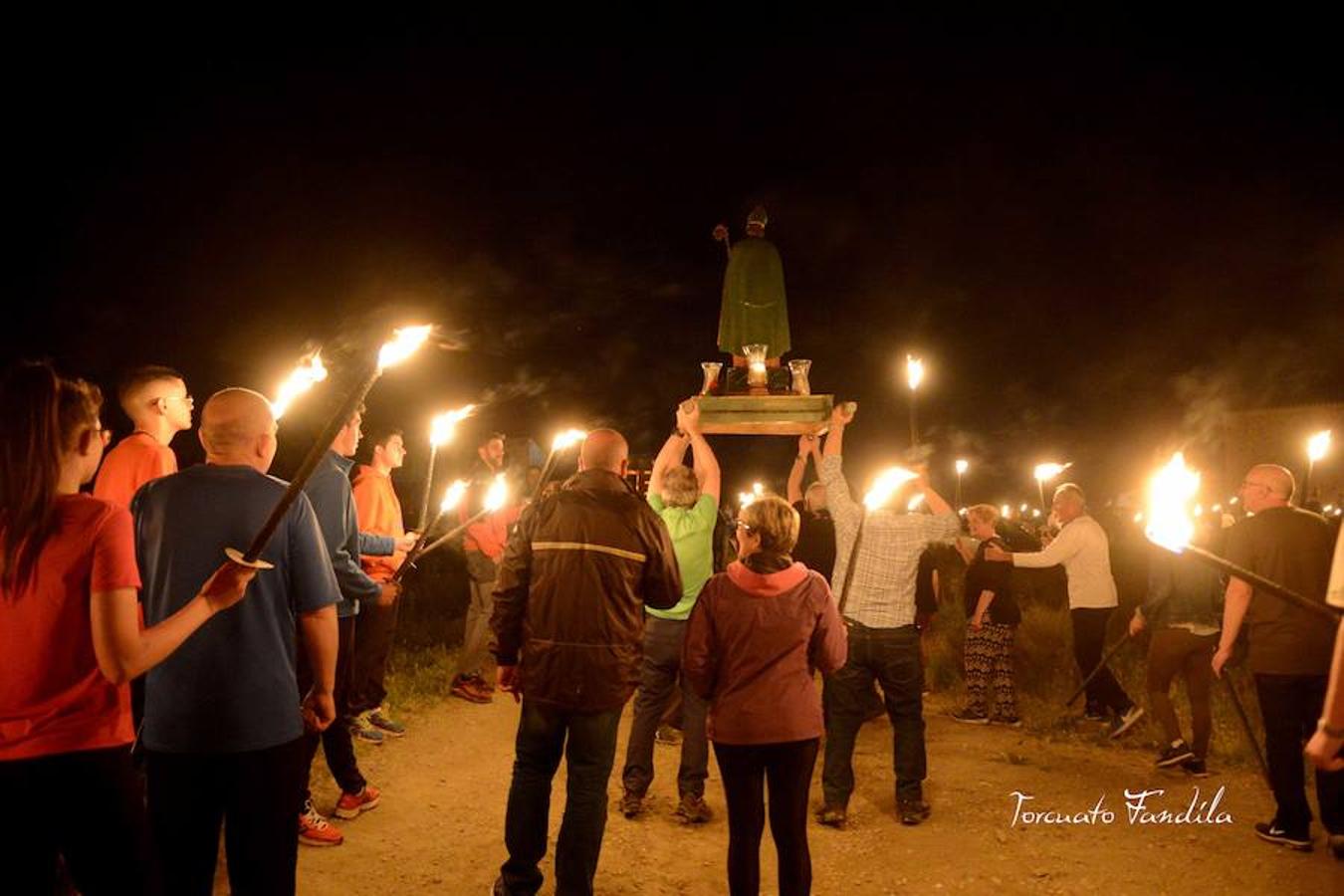 El primero de los actos en honor al patrón de Guadix, la romería de Face Retama, se celebró este sábado 11 de mayo. Como es habitual, la romería contó con un gran número de devotos. Uno de los momentos más emotivos es la procesión de las antorchas.