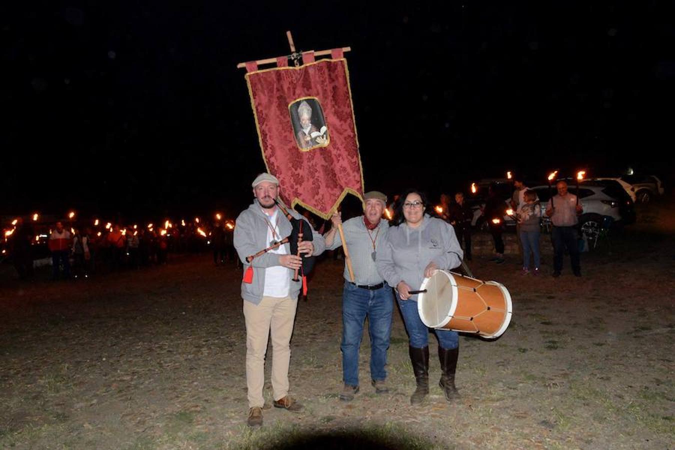 El primero de los actos en honor al patrón de Guadix, la romería de Face Retama, se celebró este sábado 11 de mayo. Como es habitual, la romería contó con un gran número de devotos. Uno de los momentos más emotivos es la procesión de las antorchas.