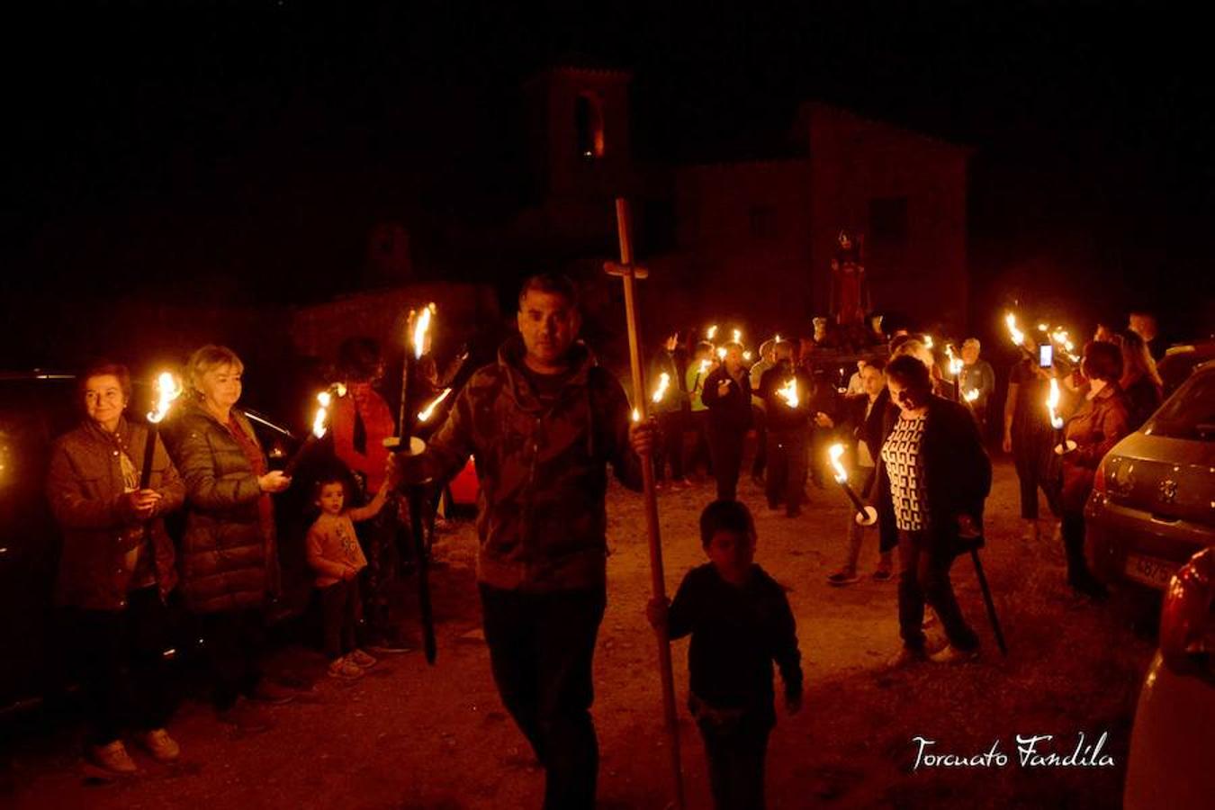 El primero de los actos en honor al patrón de Guadix, la romería de Face Retama, se celebró este sábado 11 de mayo. Como es habitual, la romería contó con un gran número de devotos. Uno de los momentos más emotivos es la procesión de las antorchas.