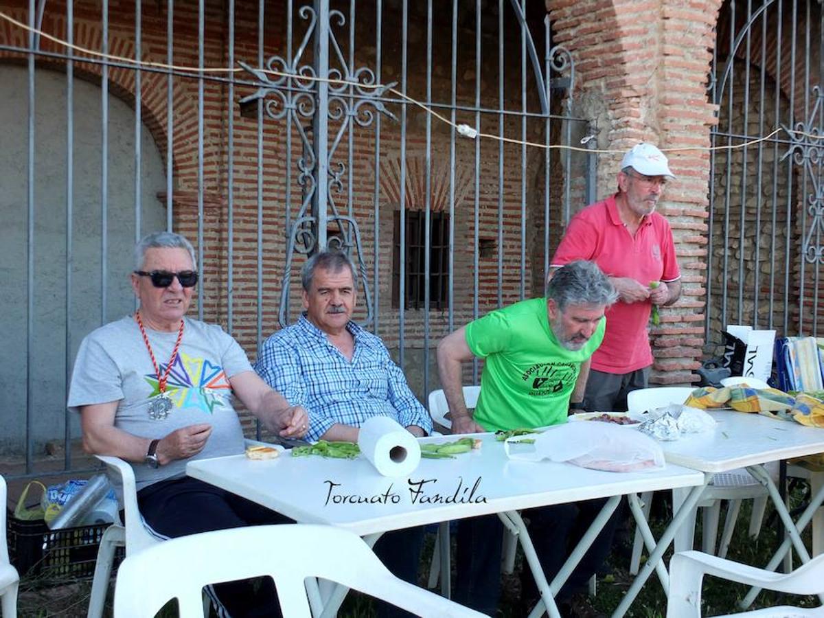 El primero de los actos en honor al patrón de Guadix, la romería de Face Retama, se celebró este sábado 11 de mayo. Como es habitual, la romería contó con un gran número de devotos. Uno de los momentos más emotivos es la procesión de las antorchas.