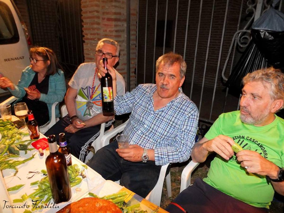 El primero de los actos en honor al patrón de Guadix, la romería de Face Retama, se celebró este sábado 11 de mayo. Como es habitual, la romería contó con un gran número de devotos. Uno de los momentos más emotivos es la procesión de las antorchas.