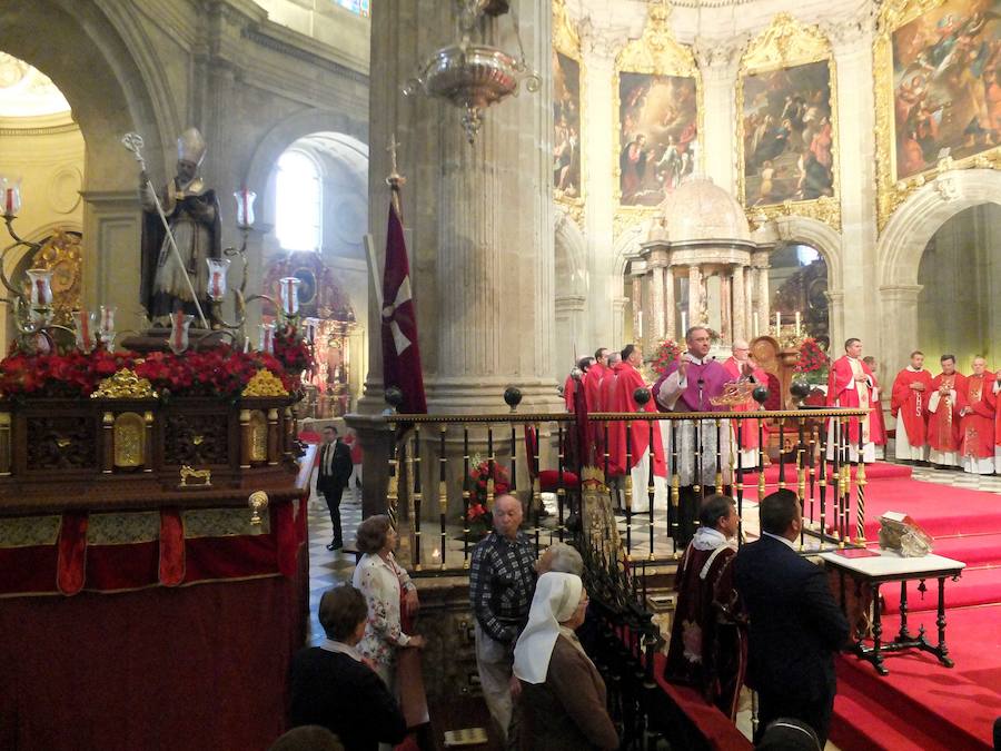 Guadix celebra la festividad de su patrón con la procesión de la imagen y reliquia del varón apostólico y primer obispo de la diócesis accitana. 