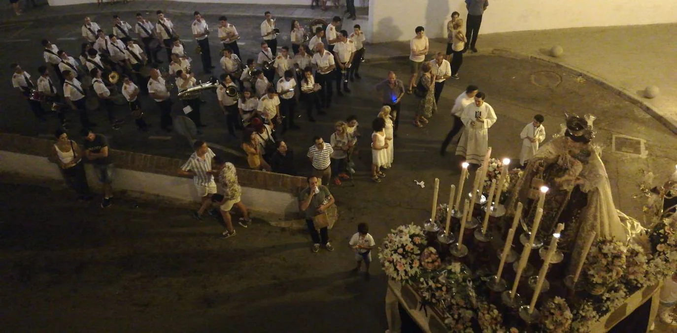 Los cultos en honor a la Virgen del Carmen culminaron el 16 de julio con la procesión por las calles de Guadix. 