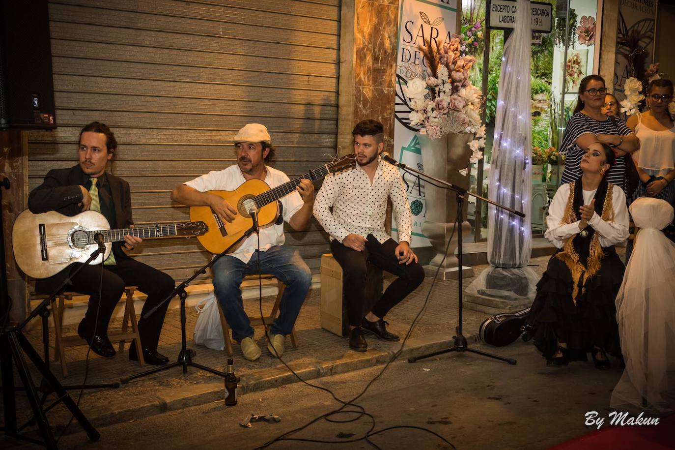 Guadix se echa a la calle para disfrutar de la Noche en Blanco. 