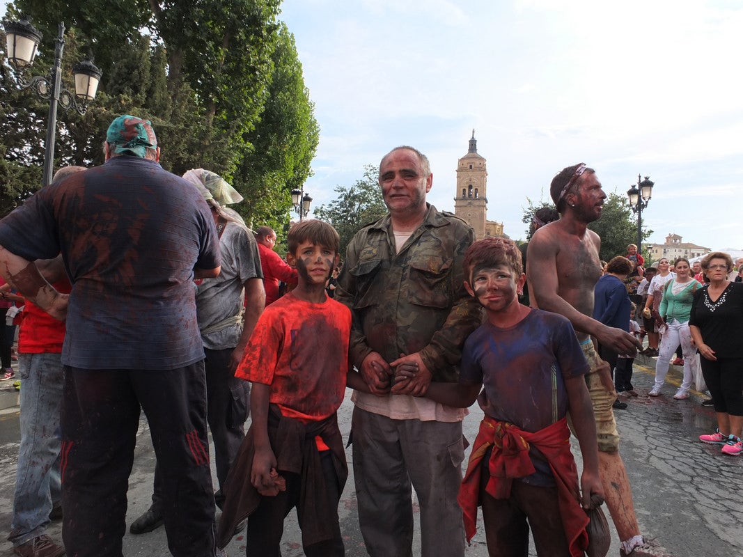 Fotos: Guadix brinda un multitudinario y festivo reproche al Cascamorras Antonio Vera