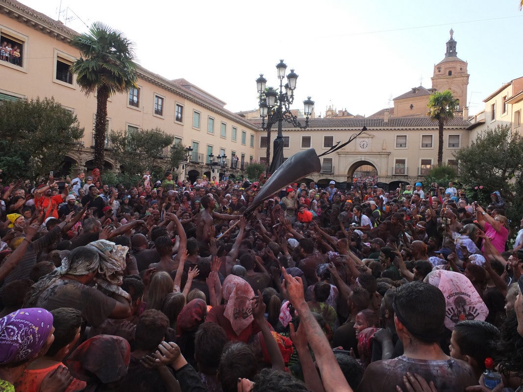 Fotos: Guadix brinda un multitudinario y festivo reproche al Cascamorras Antonio Vera