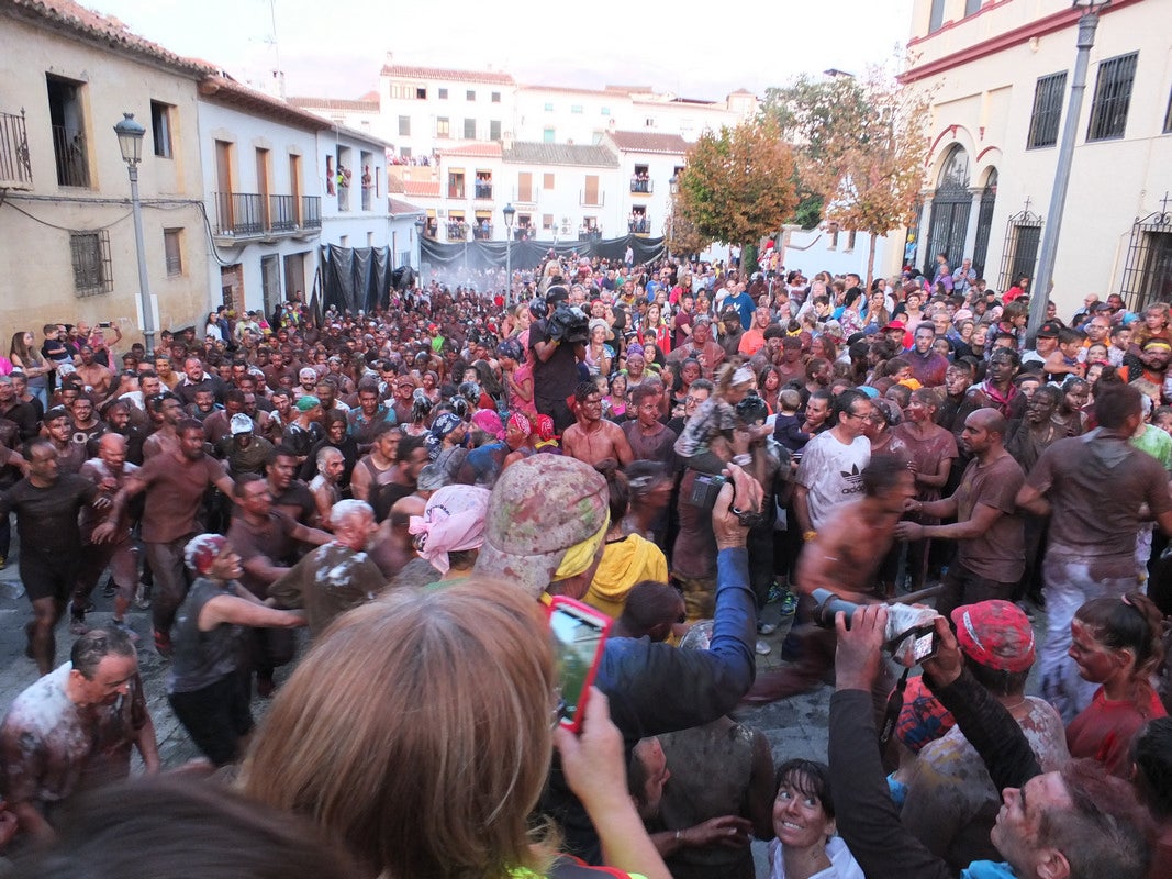 Fotos: Guadix brinda un multitudinario y festivo reproche al Cascamorras Antonio Vera
