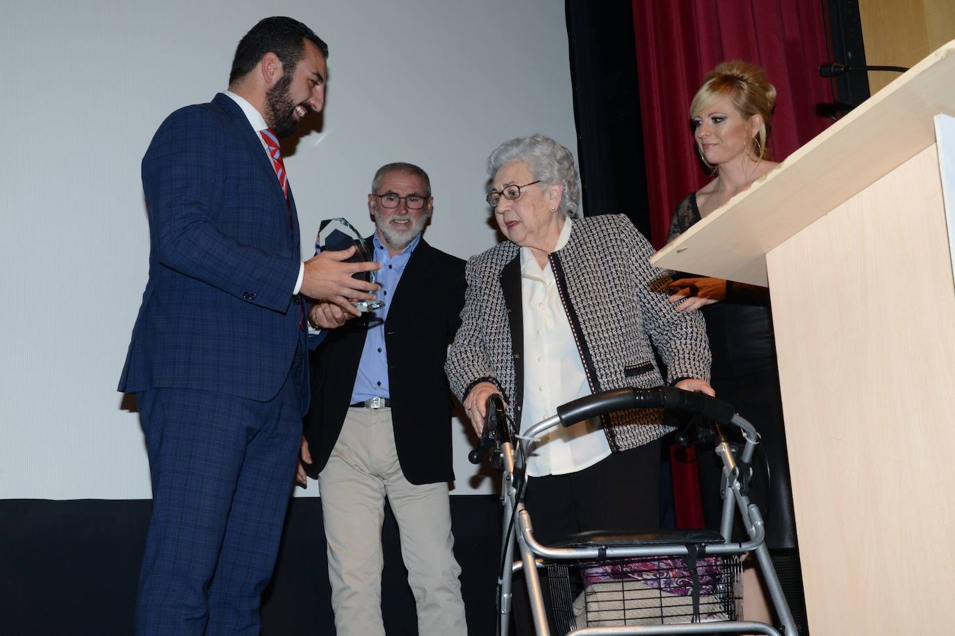 Entrega de los premios de la gala de la Asociación Intersectorial. 