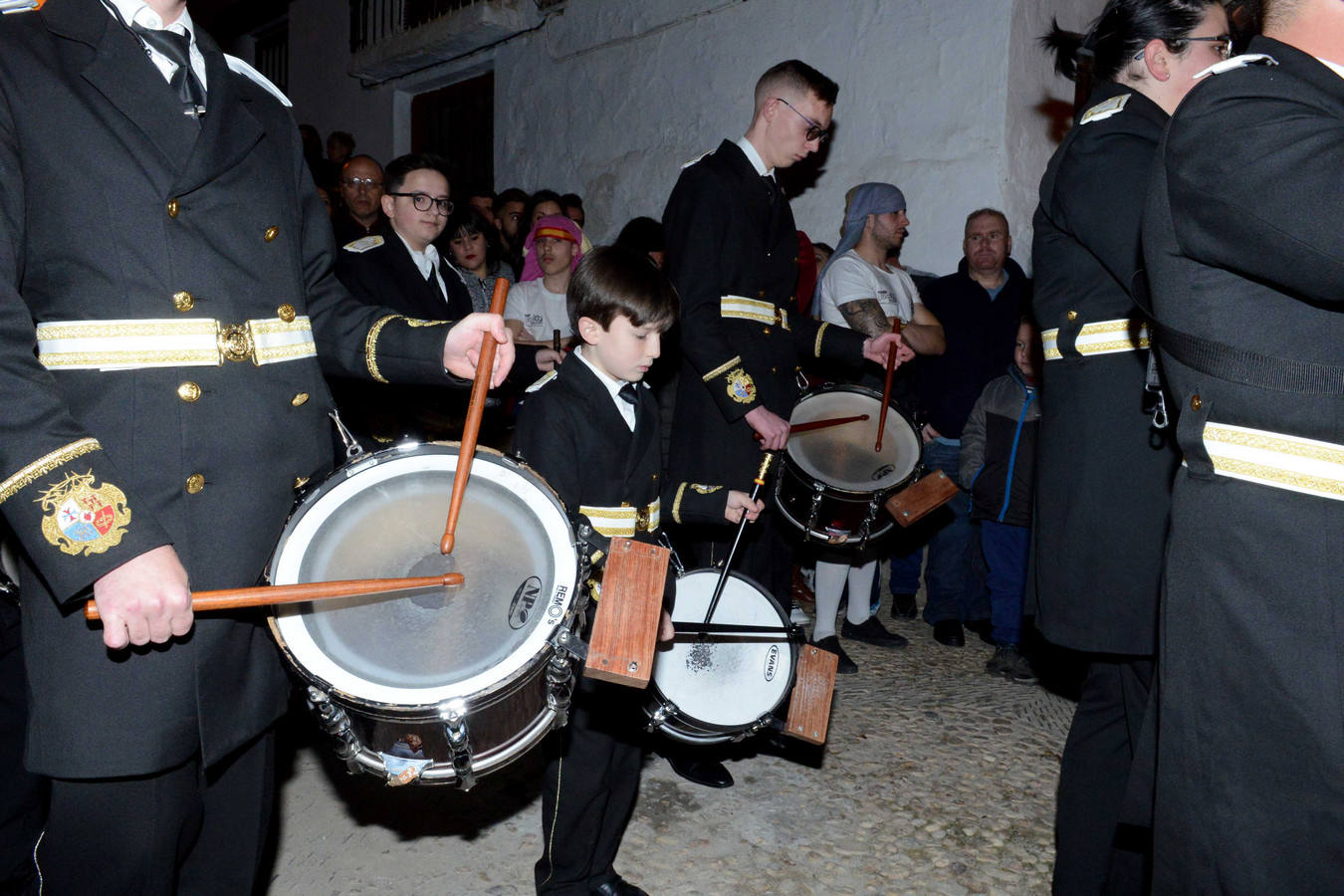 Cientos de personas en las calles de Guadix para vivir el Martes Santo de años anteriores