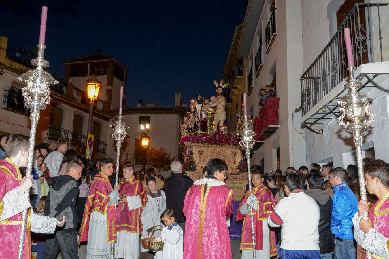 Cientos de personas en las calles de Guadix para vivir el Martes Santo de años anteriores