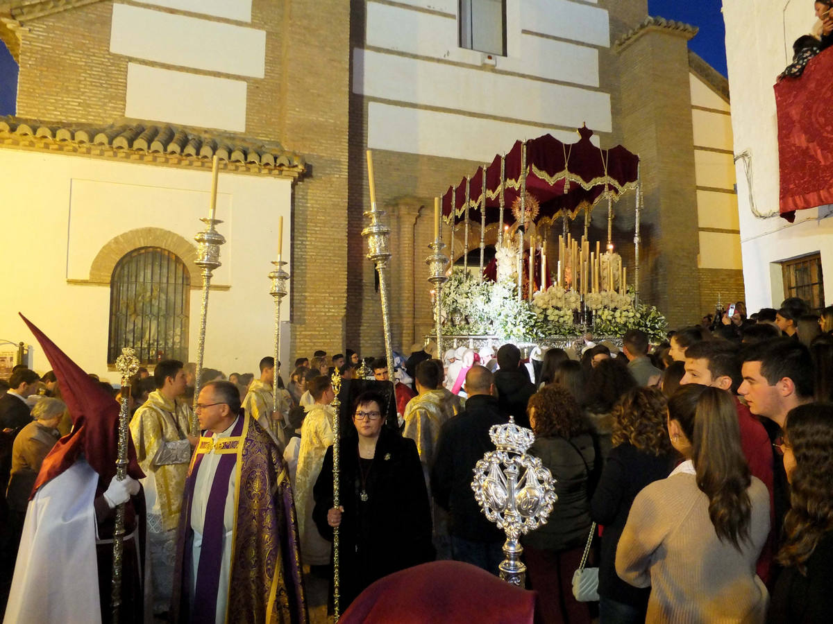 Cientos de personas en las calles de Guadix para vivir el Martes Santo de años anteriores