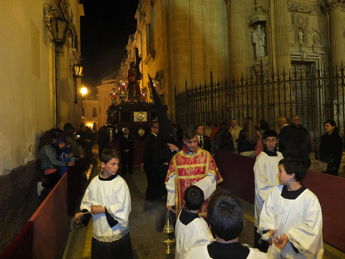 Devoción en las calles de Guadix durante el Jueves Santo