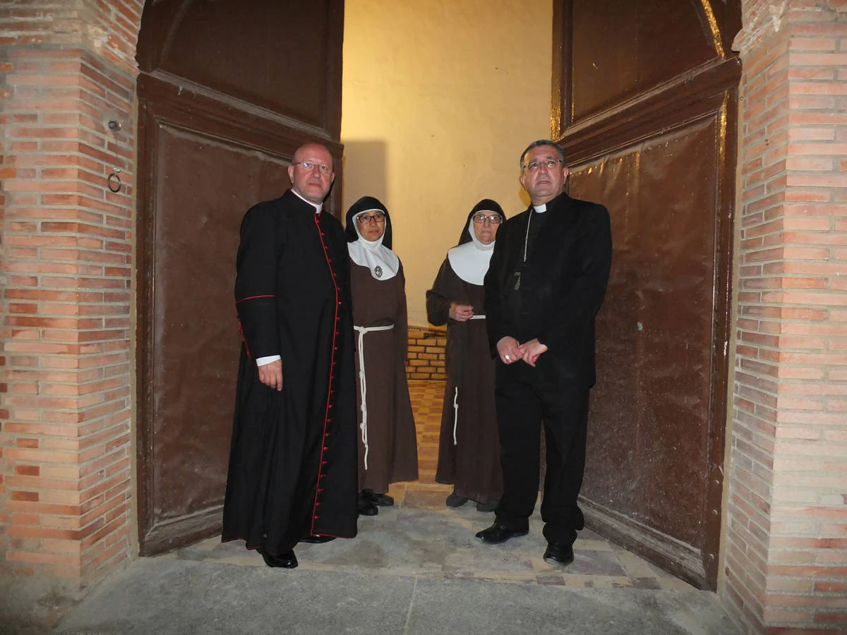 Devoción en las calles de Guadix durante el Jueves Santo