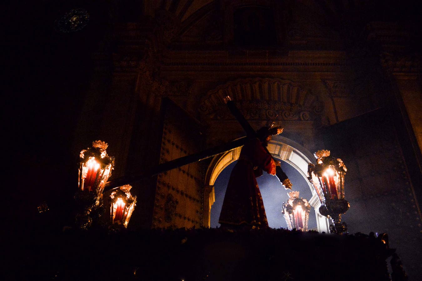 Devoción en las calles de Guadix durante el Jueves Santo