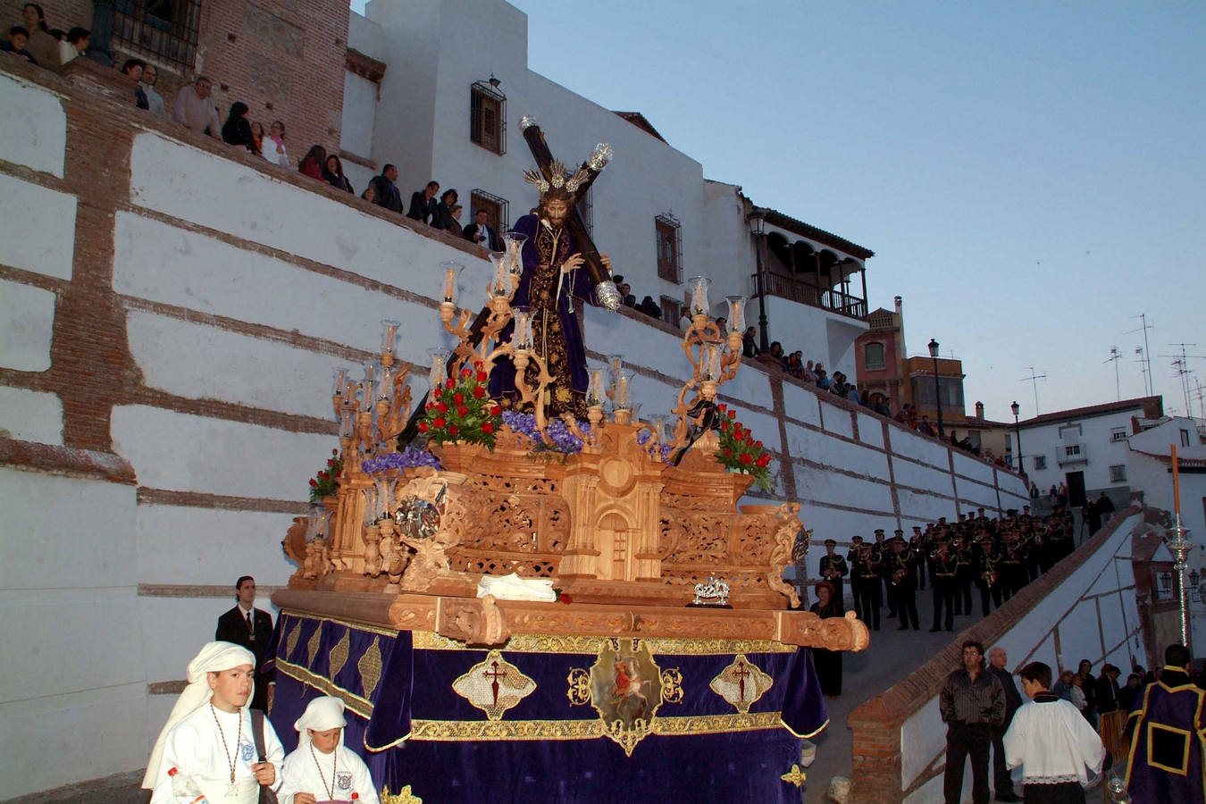 Devoción en las calles de Guadix durante el Jueves Santo