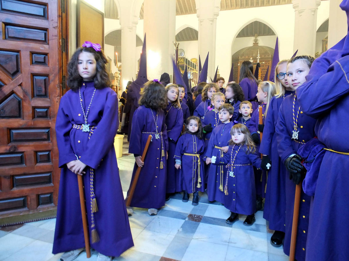 Devoción en las calles de Guadix durante el Jueves Santo