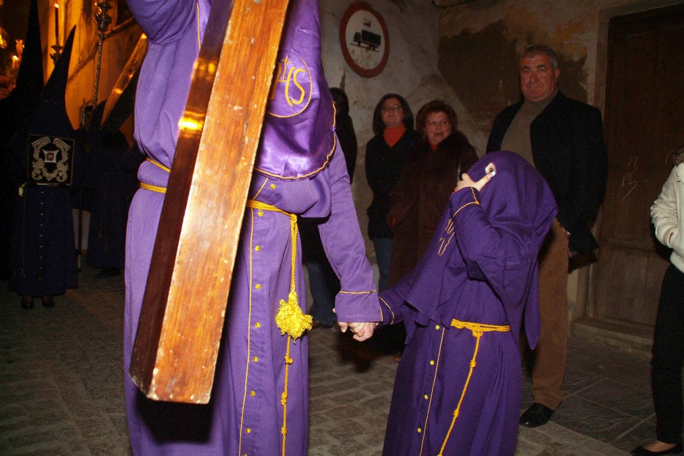 Devoción en las calles de Guadix durante el Jueves Santo