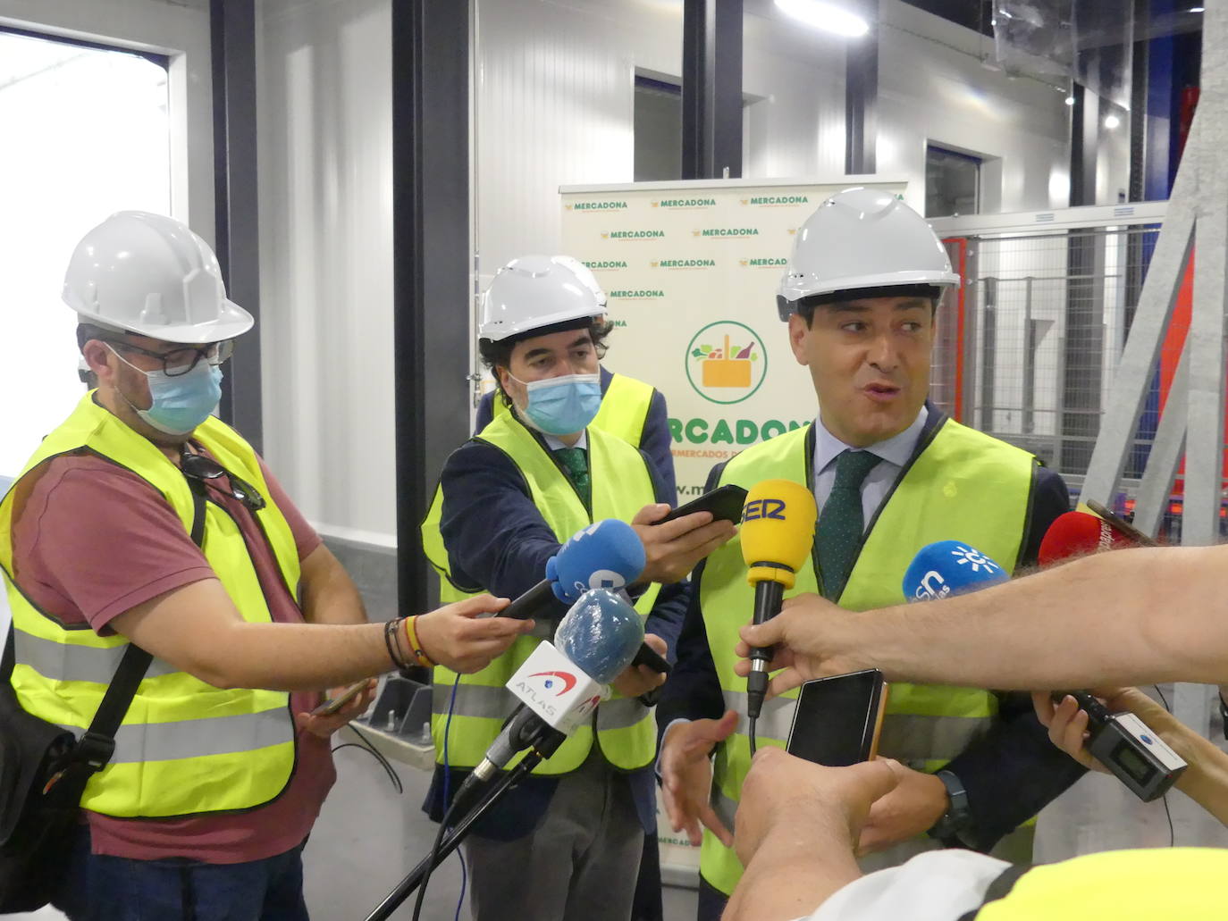 El presidente andaluz ha tendido visita este jueves a la localidad accitana