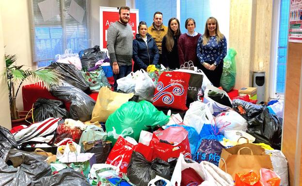 El PSOE de Huétor Vega reúne 400 prendas de abrigo para personas sin hogar
