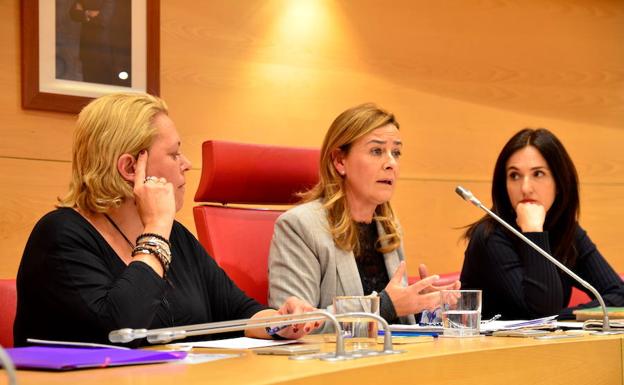 Ponencia de Juana María Gil Ruiz, catedrática de Filosofía del Derecho de la UGR, en Huétor Vega.