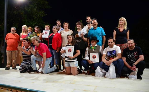 El alcalde y la concejala de Cultura entregaron los premios.