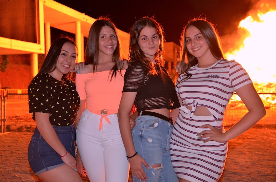 El Recinto Ferial ha acogido la hoguera más alta del área metropolitana.