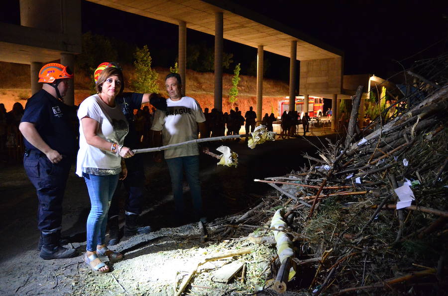 El Recinto Ferial ha acogido la hoguera más alta del área metropolitana.
