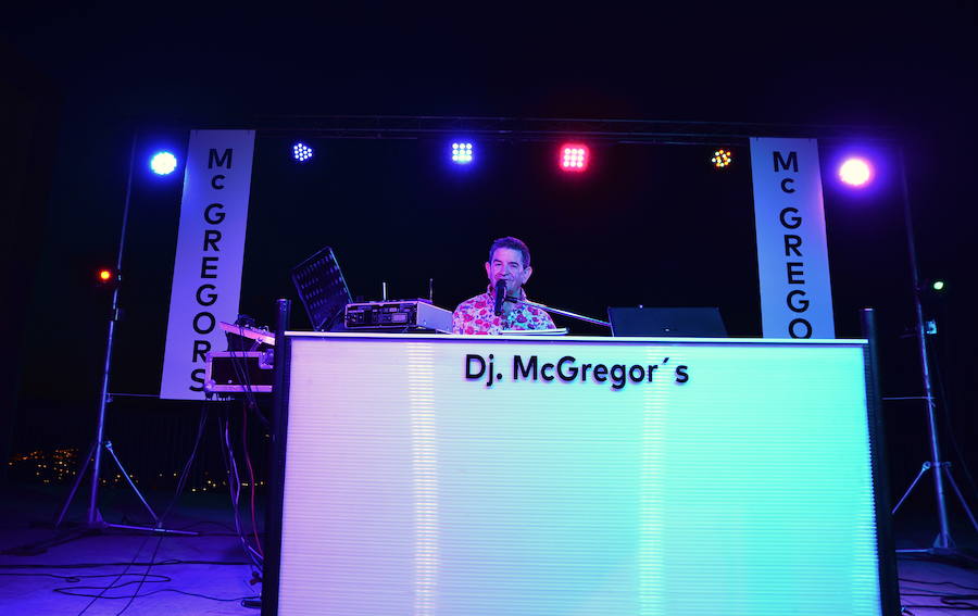 El Recinto Ferial ha acogido la hoguera más alta del área metropolitana.