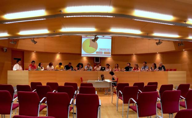 Podemos, IU, Cs, PP y PSOE, en el salón plenario.