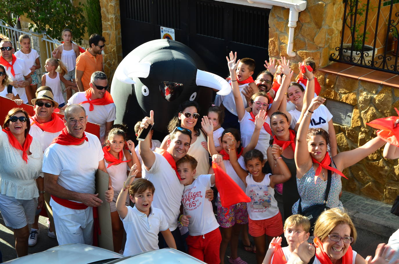 Los vecinos se volcaron en la gran novedad de las fiestas patronales de San Roque este año.