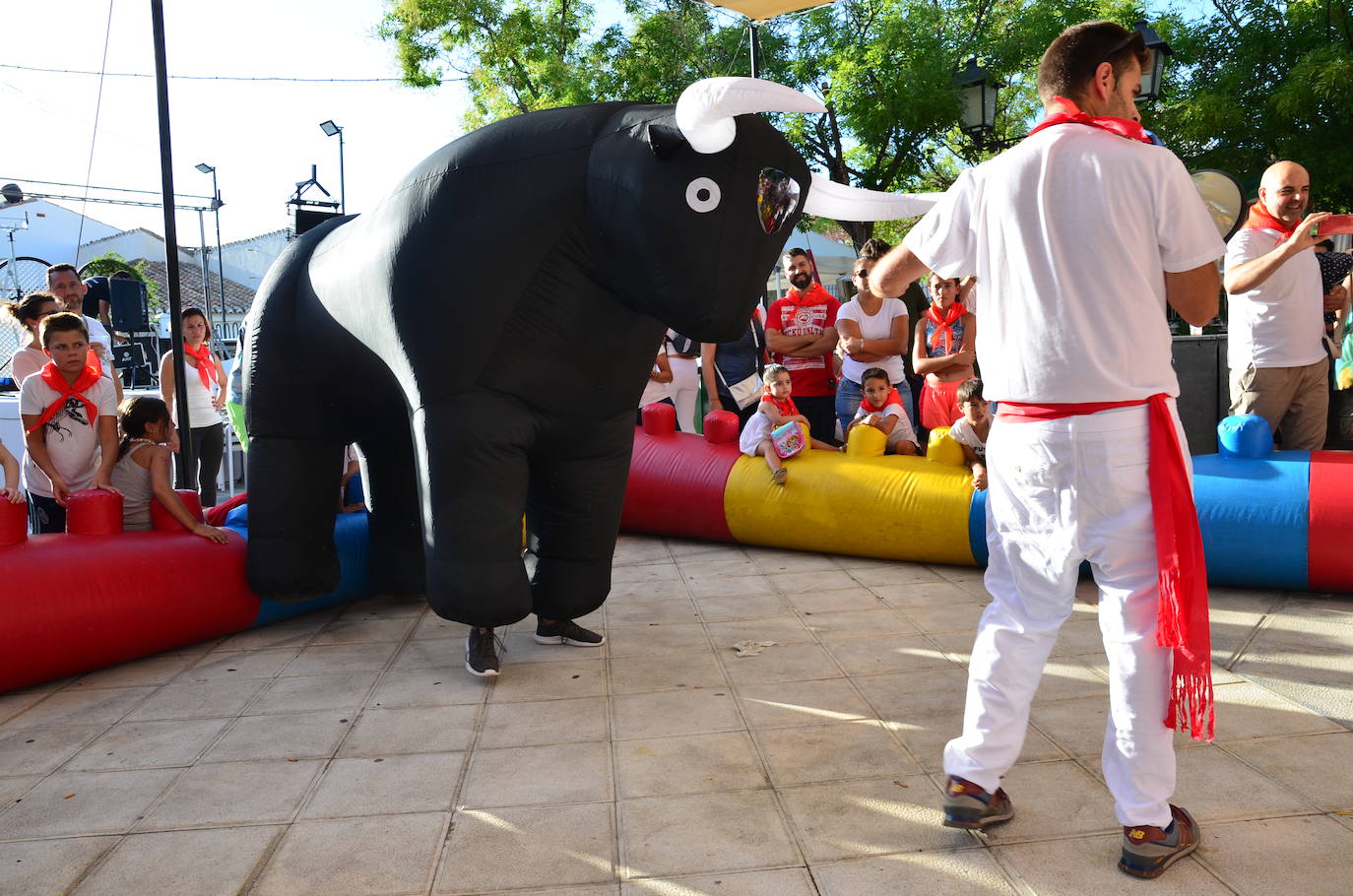 Los vecinos se volcaron en la gran novedad de las fiestas patronales de San Roque este año.