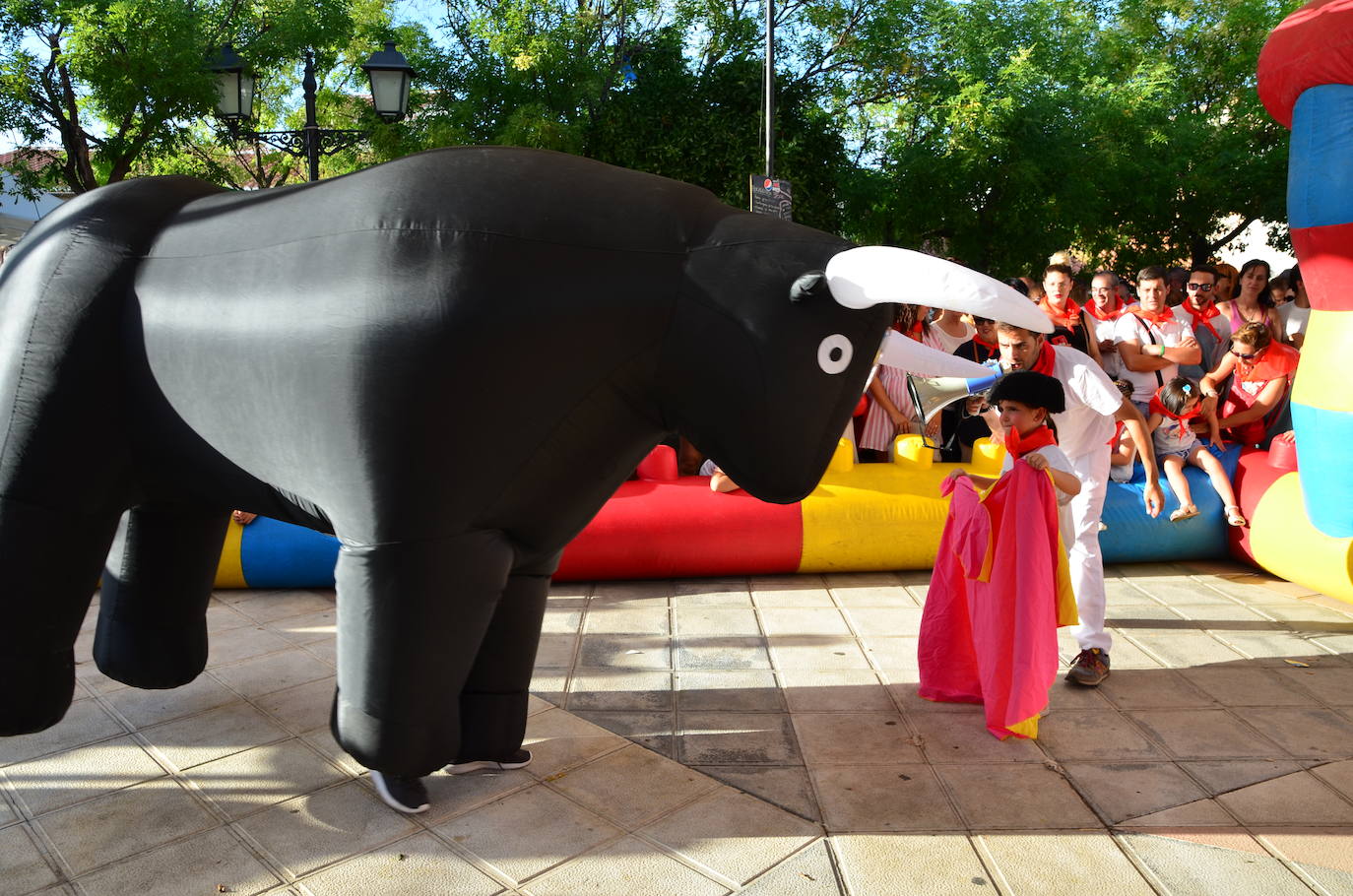 Los vecinos se volcaron en la gran novedad de las fiestas patronales de San Roque este año.