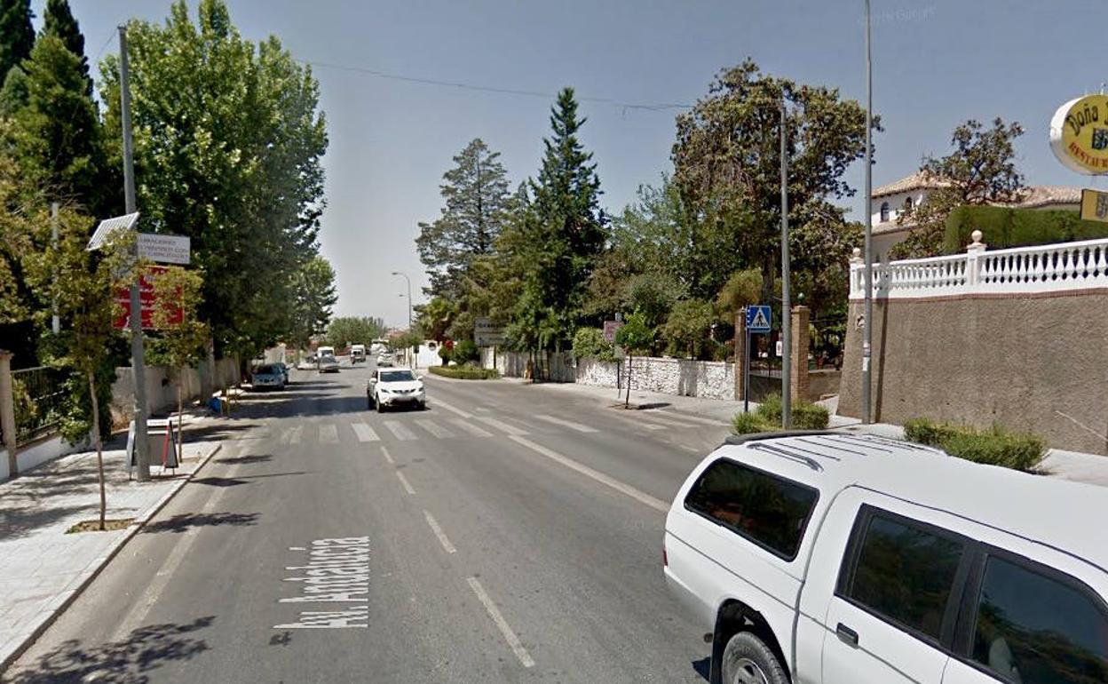 Accidente en Granada: Un coche colisiona con una moto