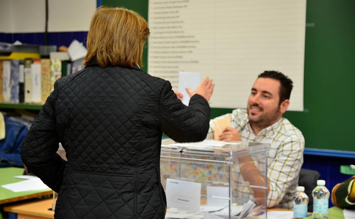 Jornada electoral, este domingo en el Mariana Pineda de Huétor Vega.
