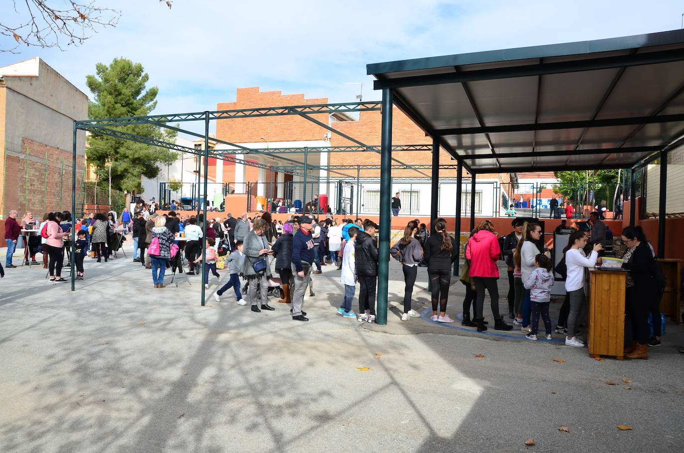 Fotos: La paella navideña del colegio Nuestra Señora de las Angustias de Huétor