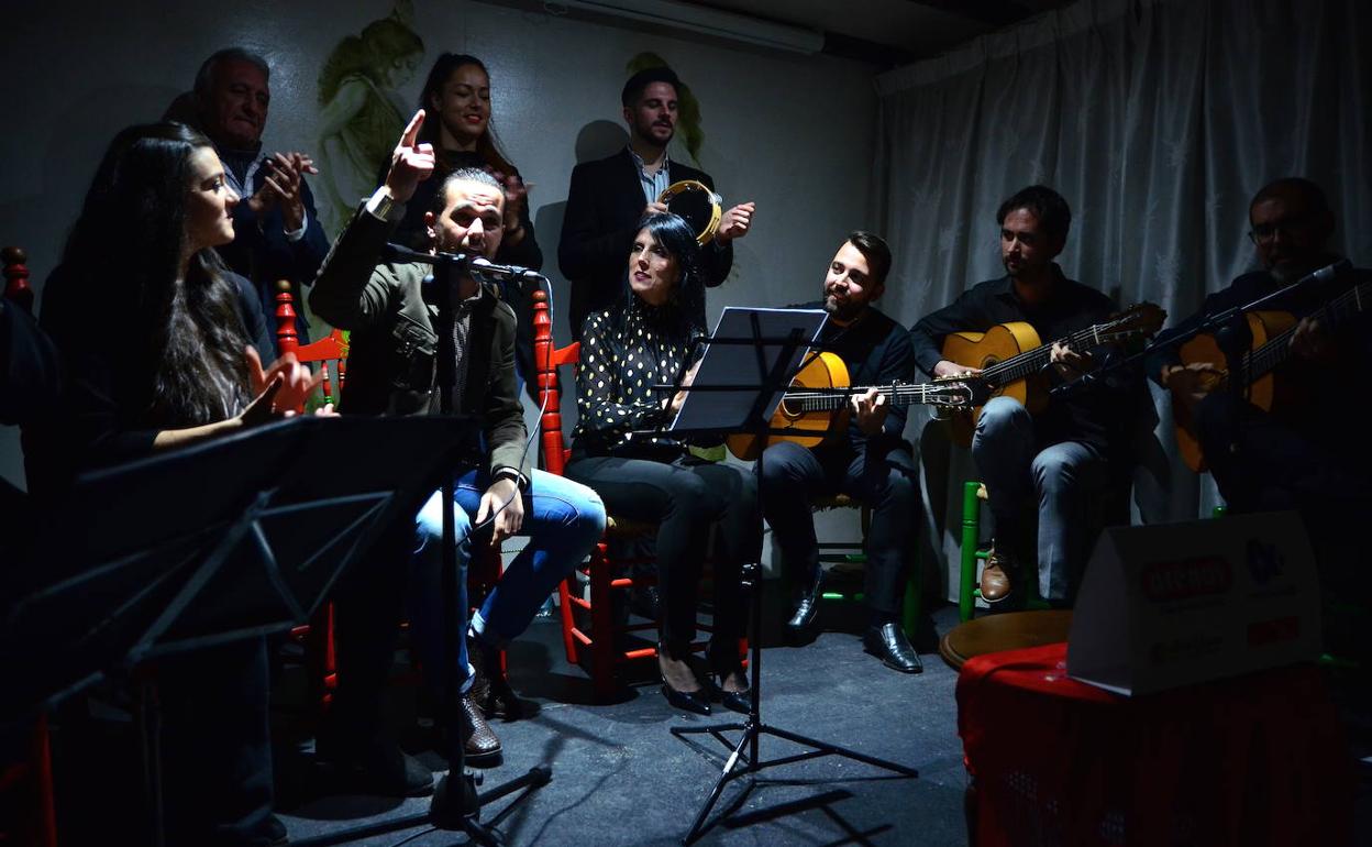 Recital flamenco, anoche en la peña de Huétor Vega.