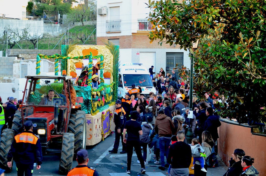 Fotos: Reyes Magos y personajes fantásticos en Huétor Vega