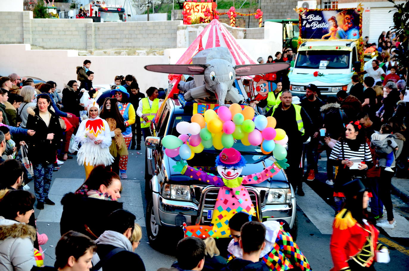 Fotos: Reyes Magos y personajes fantásticos en Huétor Vega