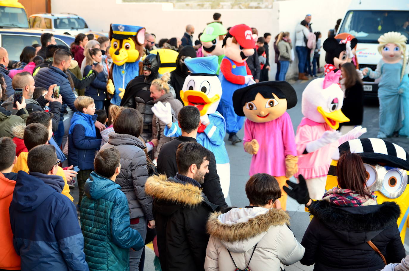 Fotos: Reyes Magos y personajes fantásticos en Huétor Vega