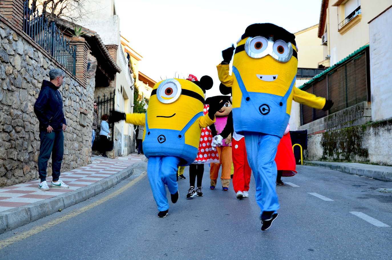 Fotos: Reyes Magos y personajes fantásticos en Huétor Vega