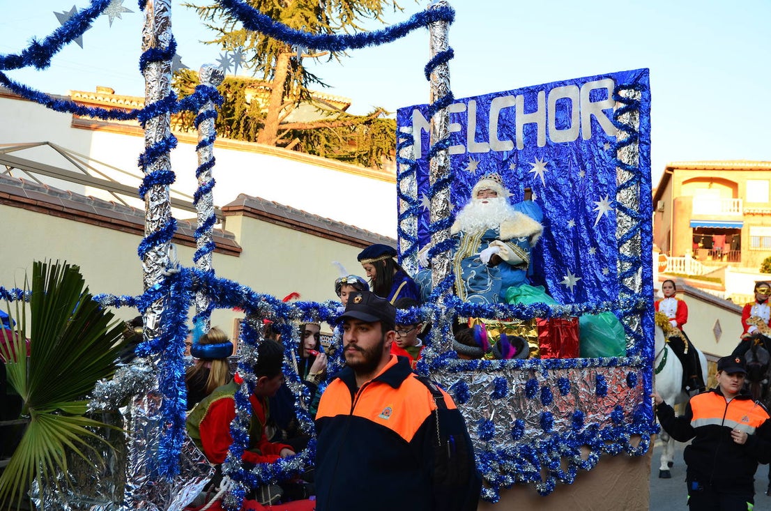 Fotos: Reyes Magos y personajes fantásticos en Huétor Vega