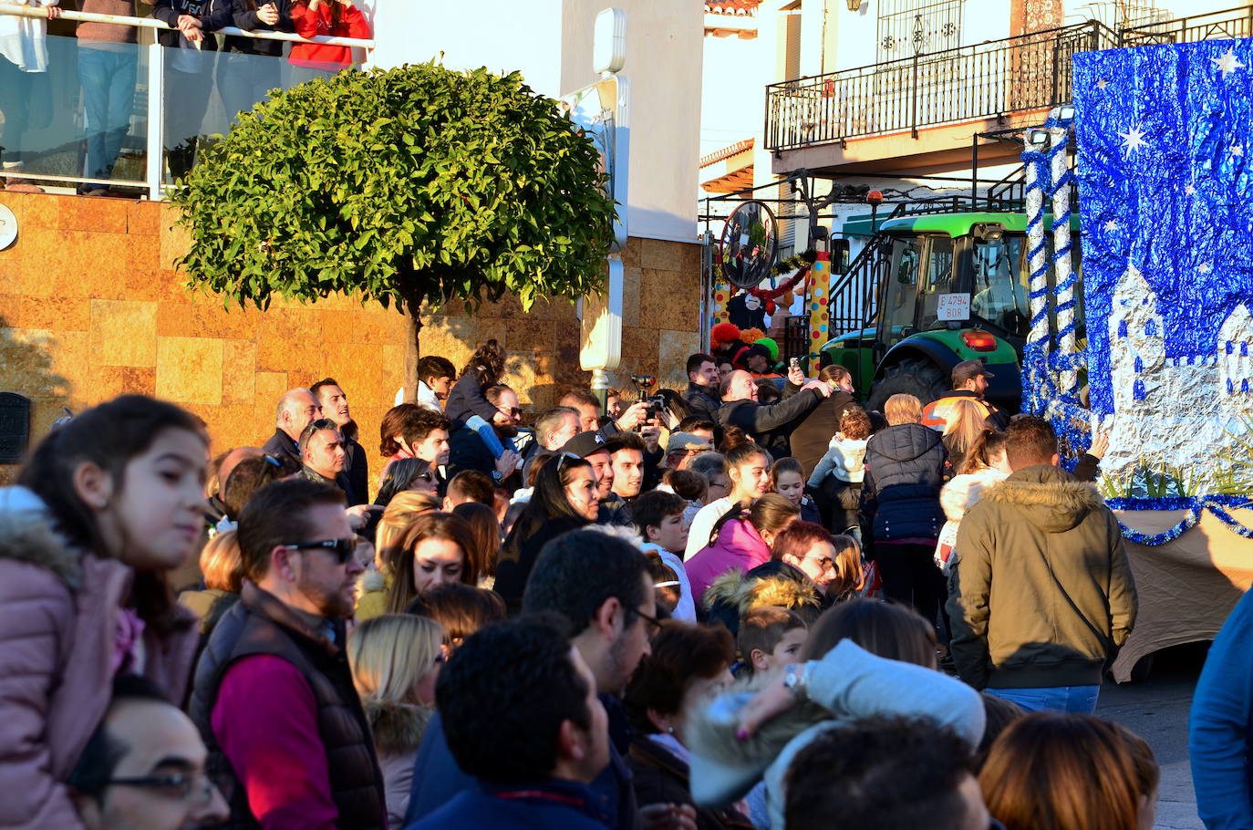 Fotos: Reyes Magos y personajes fantásticos en Huétor Vega