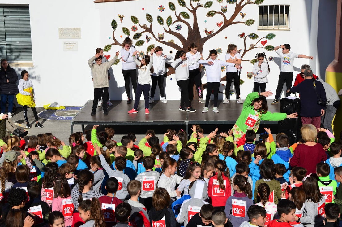 Fotos: Día de la Paz en el Mariana Pineda de Huétor Vega