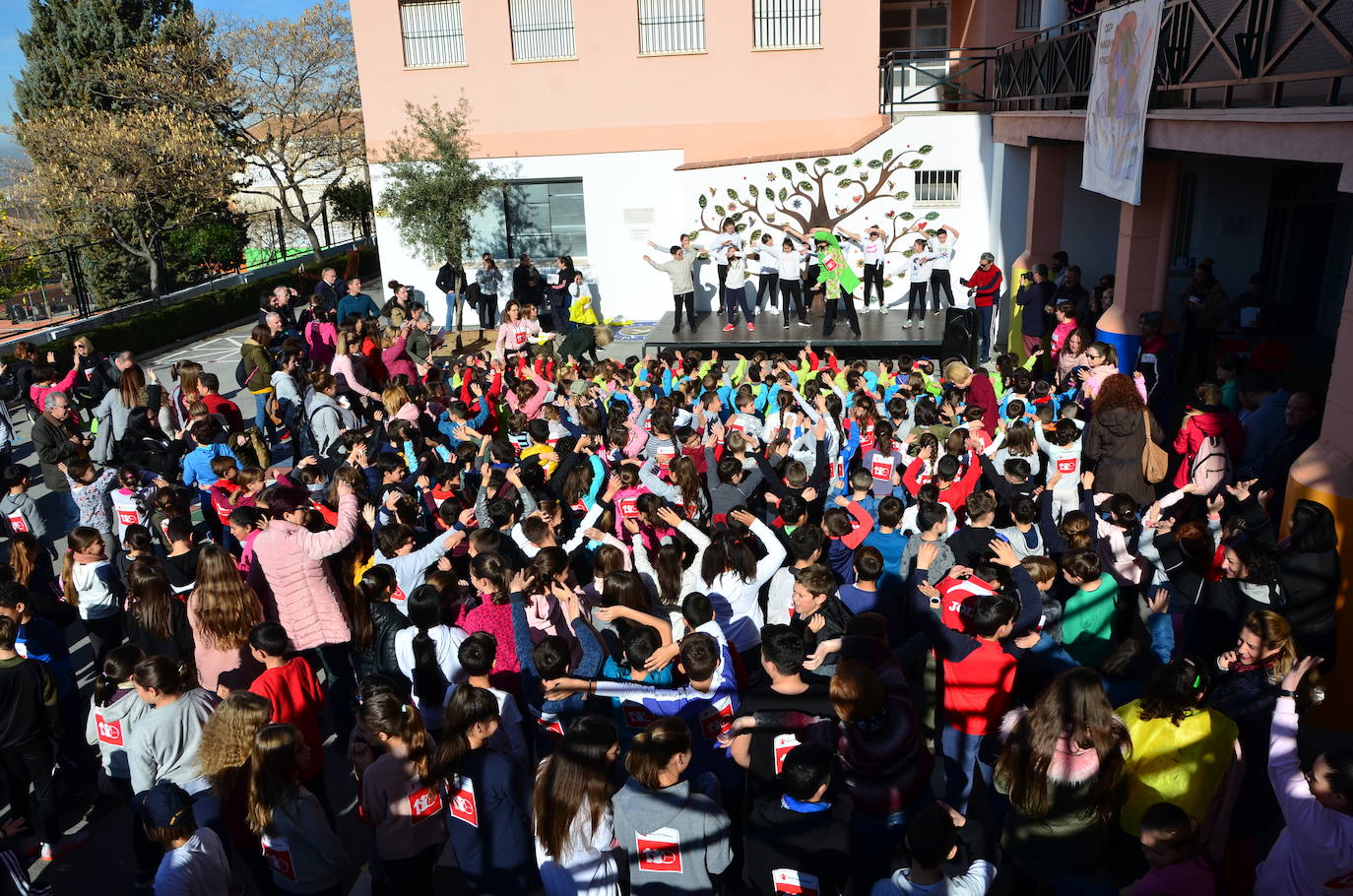 Fotos: Día de la Paz en el Mariana Pineda de Huétor Vega