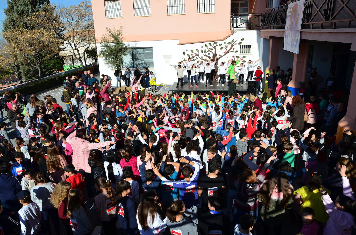 Fotos: Día de la Paz en el Mariana Pineda de Huétor Vega