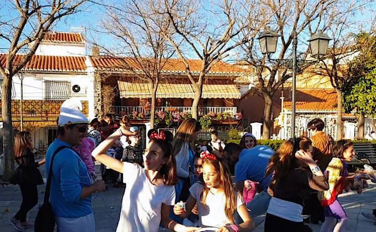 IU organiza otra 'Batalla de cascarones' en Huétor Vega
