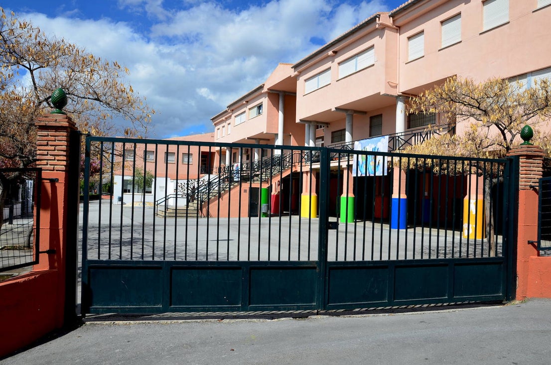 Fotos: Los parques de Huétor Vega, cerrados por la pandemia
