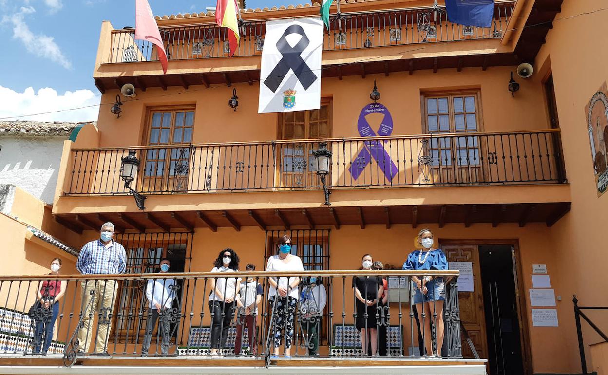 Huétor Vega se suma al luto oficial por las víctimas del coronavirus