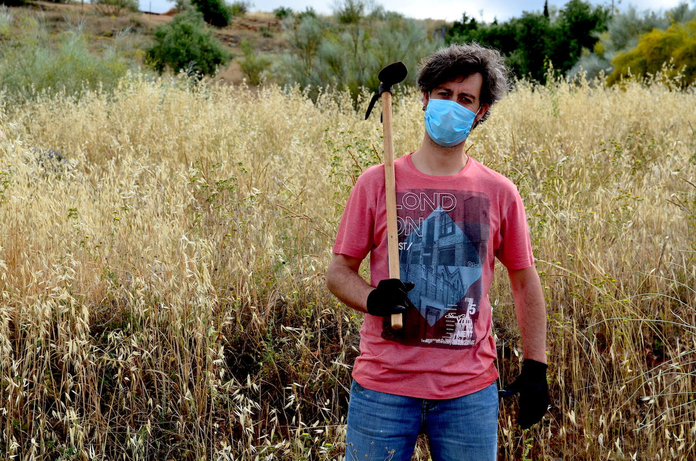 Fotos: Operación: llenar de encinas el Camino de los Neveros