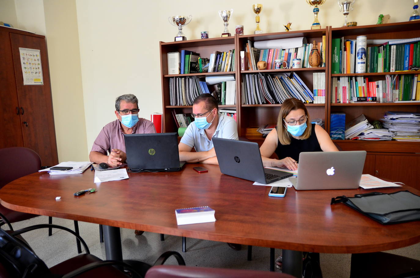 Fotos: Los centros educativos de Huétor Vega celebran el claustro del profesorado
